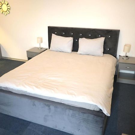 Luana Airport Apartments #4 Otopeni Bagian luar foto